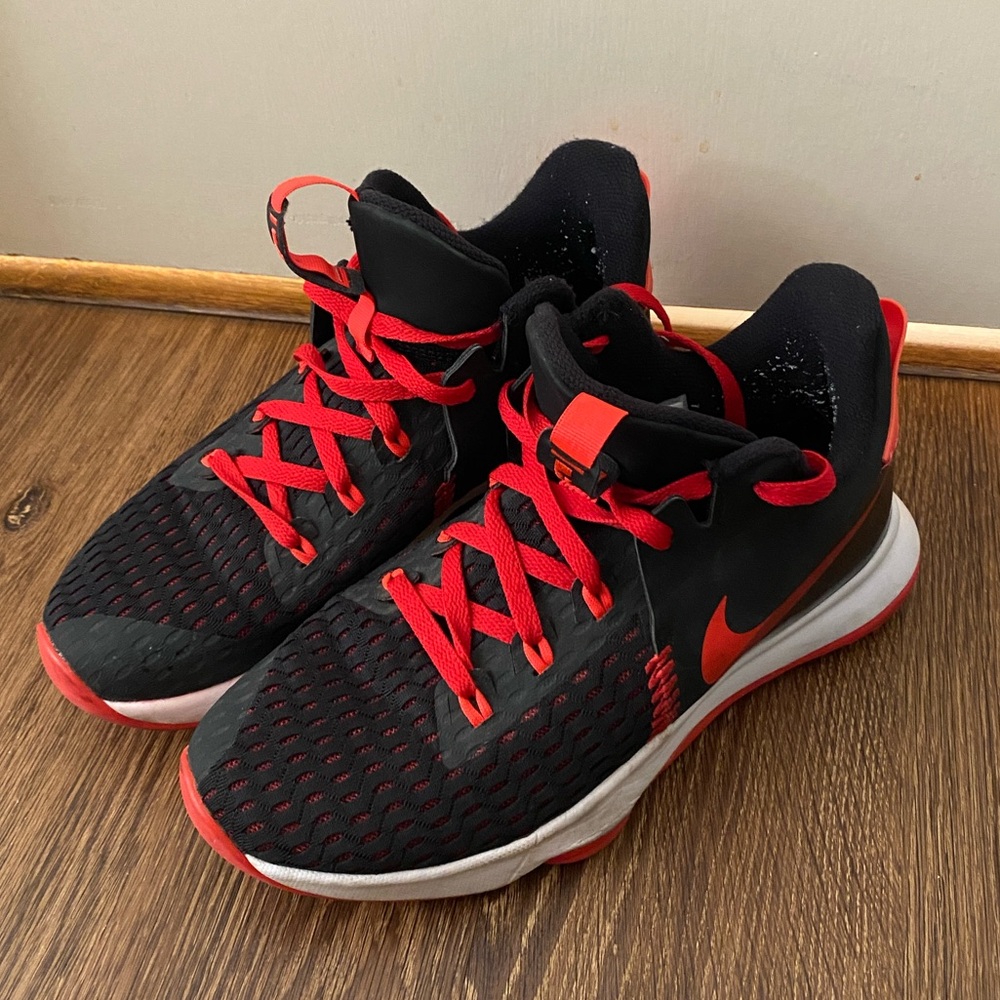 Nike shoes 9.5